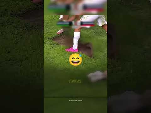 ФУТБОЛИСТЫ ИСПОРТИЛИ ПОЛЕ! 😱 #футбол #роналду