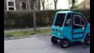 Arola 40 S 45 km/uur auto full throttle, vol gas vooruit en achteruit