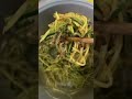 Món này có làm ai đó chảy nước miếng không ta 🤣. Xoài với Dưa Leo trộn với muối kiến vàng #food