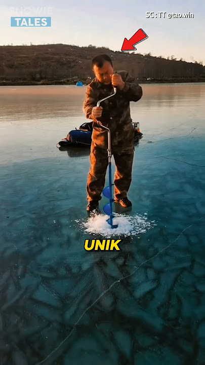 Cara Memancing Ikan di Sungai yang Membeku #videoviral #videopendekshorts #memancing