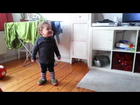 ცეკვავს