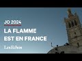 Larrive spectaculaire de la flamme olympique  marseille  bord du belem