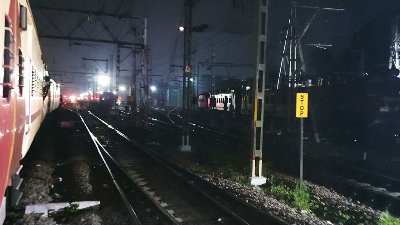 Pune jn to Lonavla night uncut train journey || 11140 Gadag-csmt sf exp