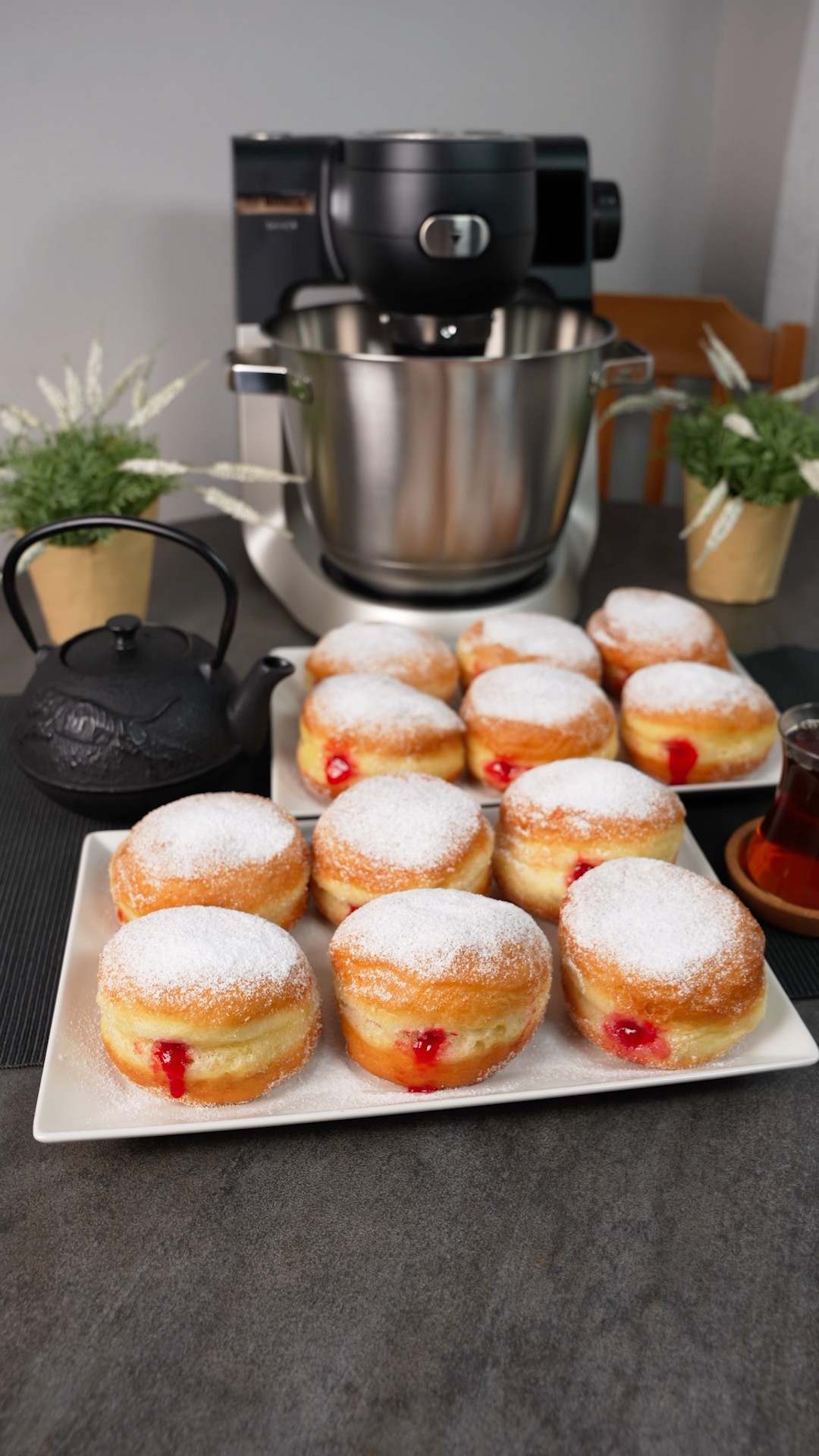 Berliner mit Himbeerfüllung | Berliner with raspberry filling ...