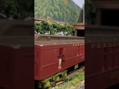 Lionel Legacy Pennsylvania K4 5453 Pulls an Express Train