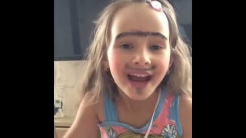 Маленькая красивая девочка, будущая звезда.