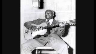 Watch Leadbelly In The Pines video