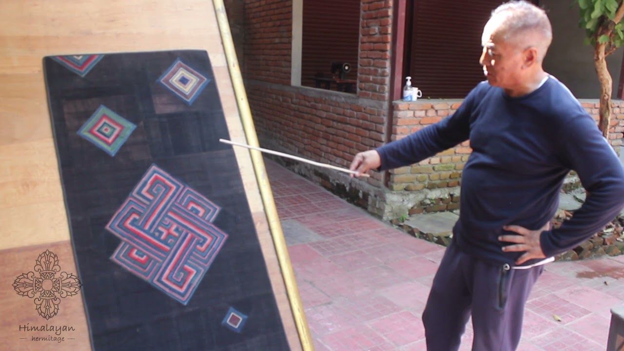 Artist Pasang explains about the piece, 'Universal Endless Knot'.