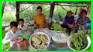 Cambodia street food in Vihear sour - Khmer rice noodle with green soup - Eating Khmer rice noodle.