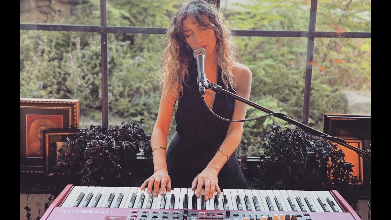 Ceren Gündoğdu - Kapı (Canlı Akustik) *Azize Live Session