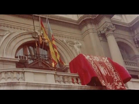 Vídeo: Per Què No Es Pot Batejar D’esquerra A Dreta?