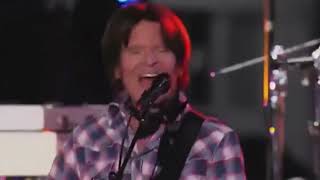 John Fogerty & Dave Grohl (Foo Fighters)   Fortunate Son  on Jimmy Kimmel. 2013 HD