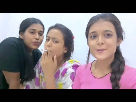 Desi Indian girls enjoy smoking