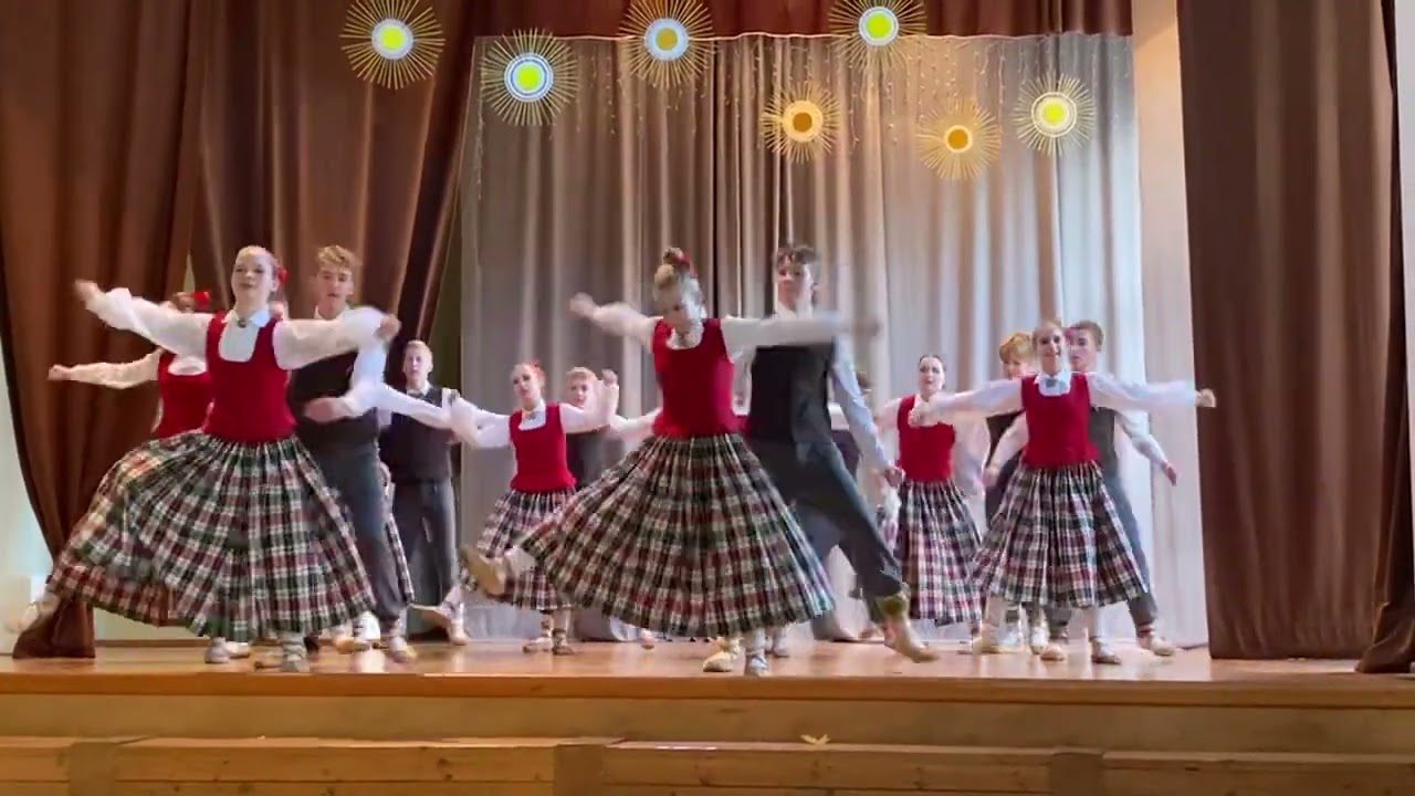 Latviešu tautas deja “Čimaru čamaru”