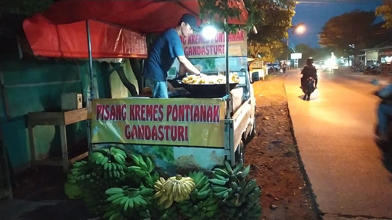 Pisang Goreng kremes Pontianak Gandasturi | Kuliner Subang Street food - YouTube