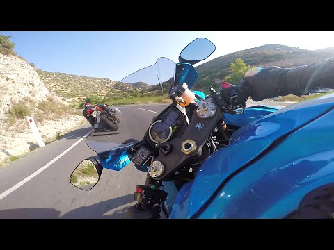 Video: GoPro Van De Week: Guy Redt Kalf Uit Kanaal Op Zijn Motorfiets [VID] - Matador Network