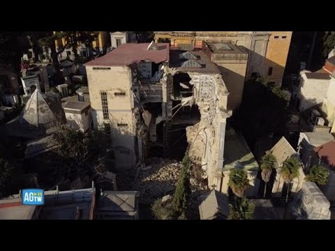 Napoli, crollo nel cimitero di Poggioreale: le immagini dal drone