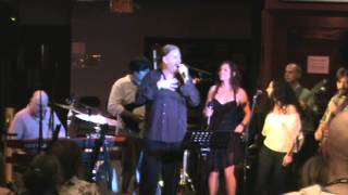 Wonder In The Lobby019 Jellyband