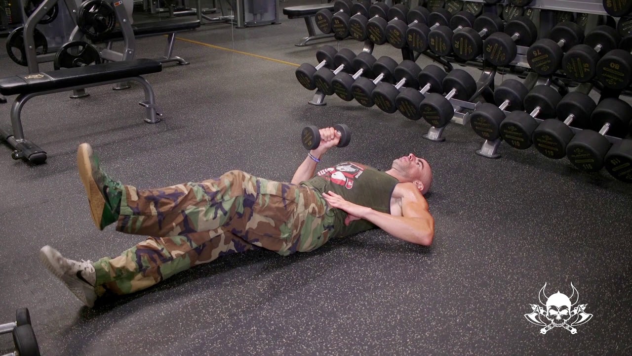 DUMBBELL FLUTTER KICK TO SINGLE ARM PRESS - YouTube