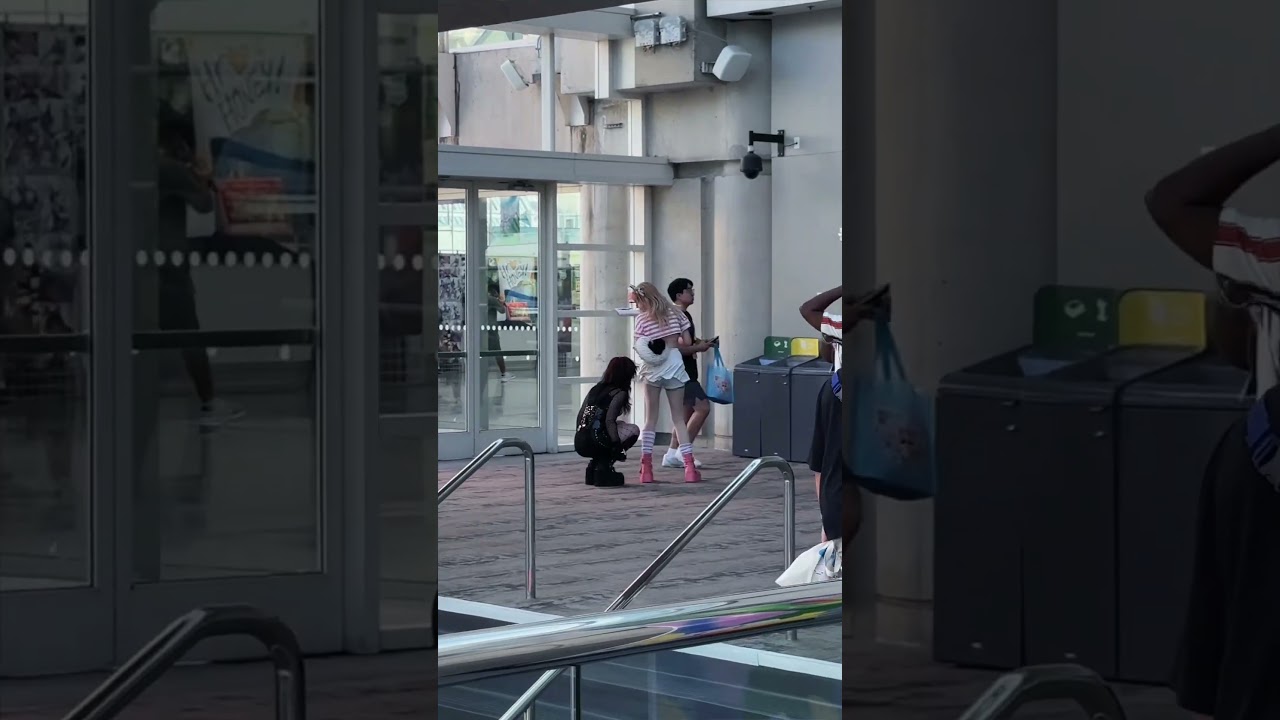 Putting Sunglasses On So My Friends Can’t Tell Where I’m Looking👀 #twitch #twitchcon #funny