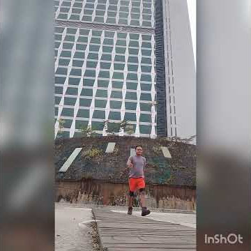 Langkahmu cepat, seperti terburu, berlomba dengan waktu🕒⏰⌚ (Berkacalah Jakarta) Iwan fals