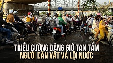 Người dân TP.HCM khổ sở lội nước giờ tan tầm do triều cường