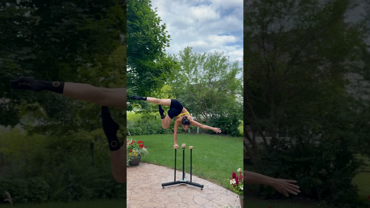 Born to Handstand 🤸🏻‍♀️💕 