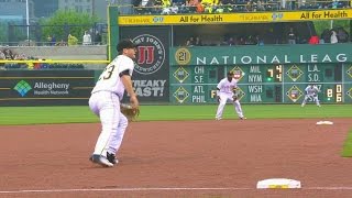 COL@PIT: Freese makes impressive catch on line drive