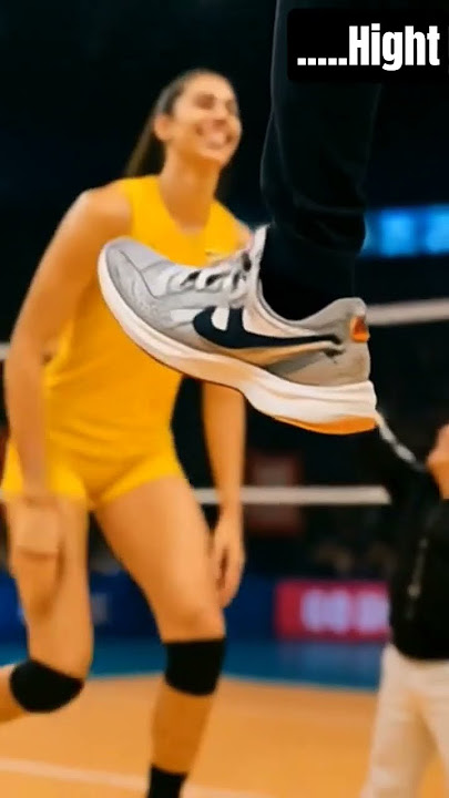Epic High-Five! 17ft Volleyball Star & Her Tiny Coach 😂🔥