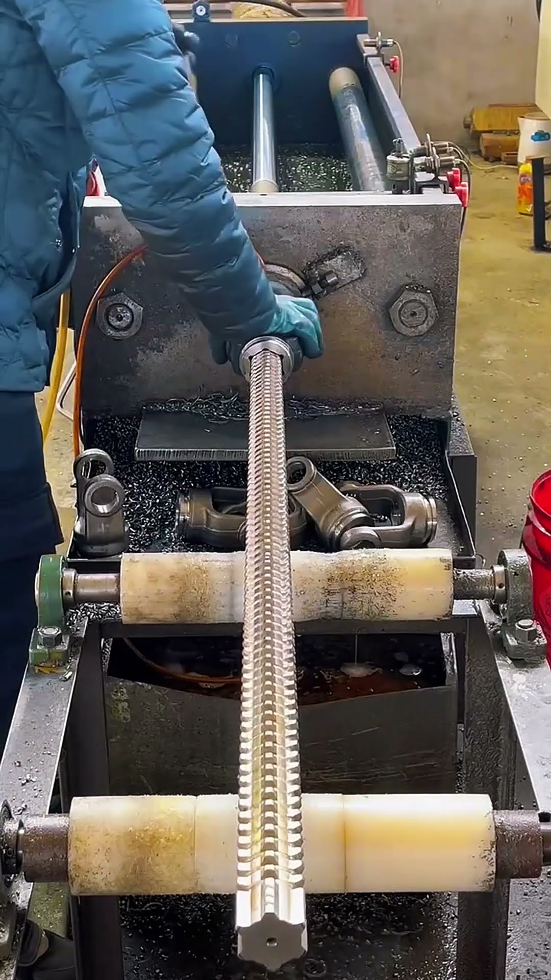 Drive shaft pitch fork keyway process- Good tools and machinery make work easy