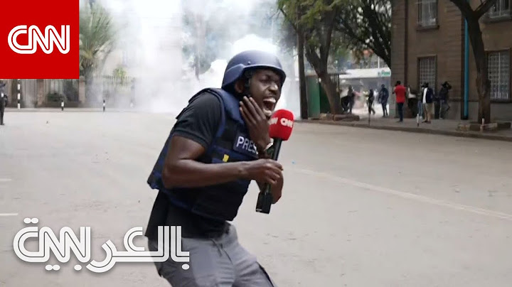 لحظة إصابة مراسل CNN بشظية قنبلة مسيلة للدموع أطلقتها الشرطة الكينية عليه مباشرة
