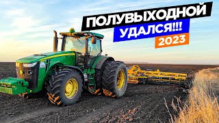 Крайний день культивации под сев гороха на John Deere 8335R.