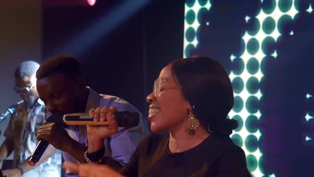 Praise Medley Vol 1 by Ayomade Emmanuel