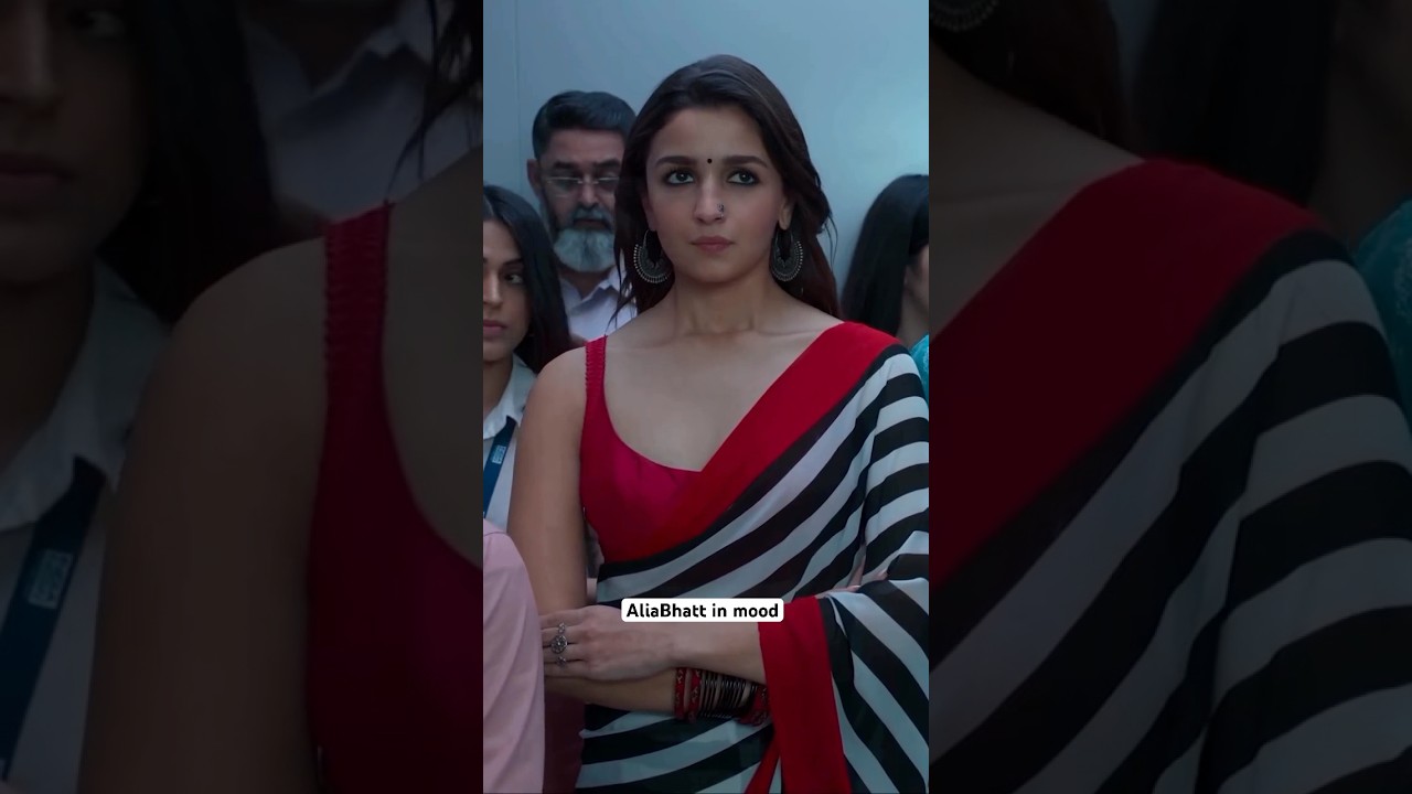 Alia Bhatt kissing scene #aliabhatt #alia #aliabhat #poonampandey #divyaaggarwal #kiss #poonam