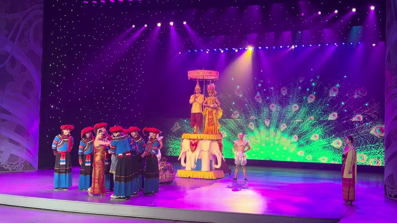 CHINESE OPERA GRAND SHOW AND TRADITIONAL DANCE at Splendid Folk Village 