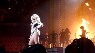 Who Run The World (Girls) - Beyonce Live The Mrs Carter Show