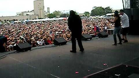 Eveweezy rockin Mr. Slow Flow at Soundset 2011