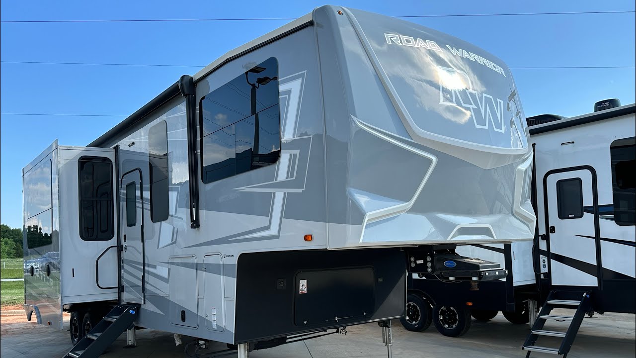 2022 Road Warrior 375 Toy Hauler 5th Wheel w/13’ Garage