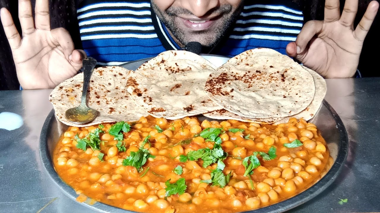 Spicy Chole With Butter Tawa Roti eating | chatora ki duniya | Indian ...