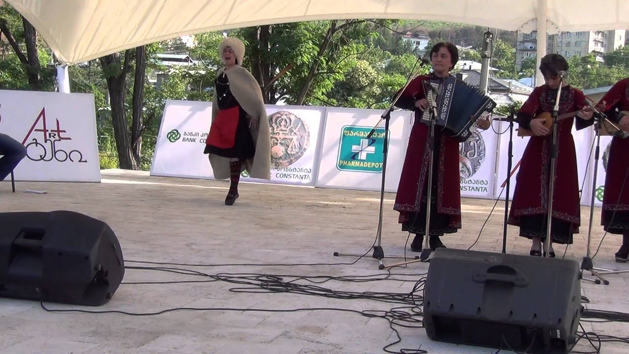 არტ--გენი 2013 ანსამბლი კესელო