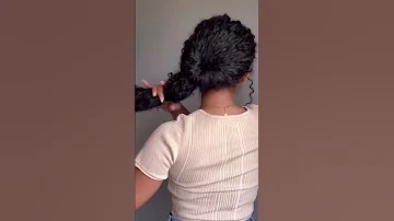 طريقة عمل تسريحة الموزة للشعر الكيرلي 