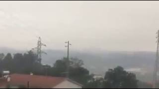 Raio Atinge Poste De Alta Tensão Em Leiria