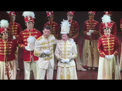 Hugh Jackman thanks swings/understudies, Music Man curtain call 12-23-21