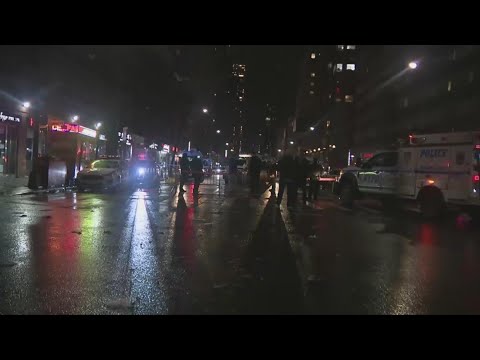 3 police officers attacked by man with machete near Times Square