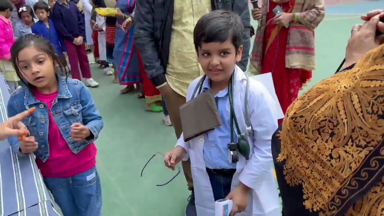ছেলে যখন স্কুলে ডাক্তার সাজে / যেমন খুশি তেমন সাজো
