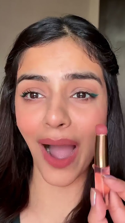 Soft Filter Blurring Pot has weightless, cushiony formula, & blurs lip lines for a flawless finish.