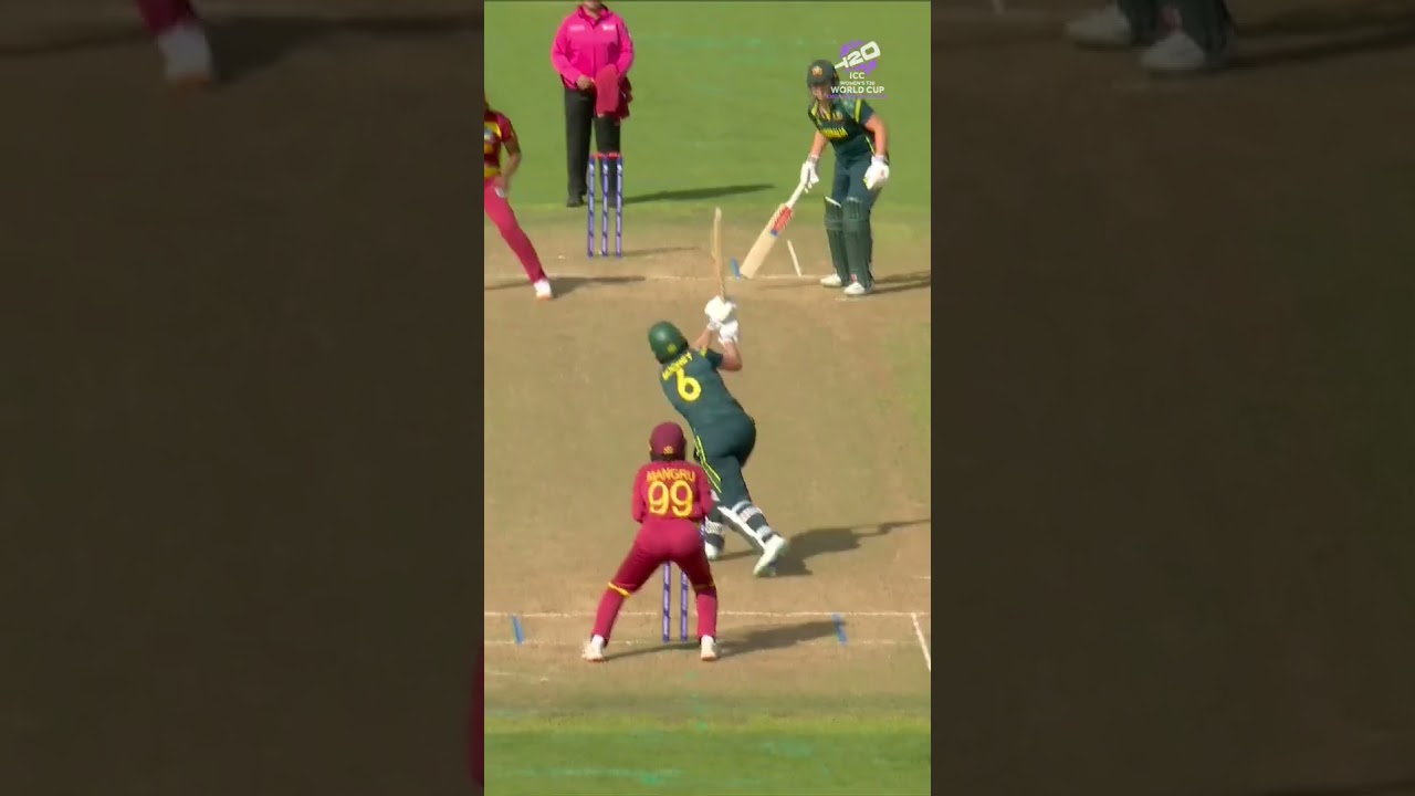 Straight down the ground from Beth Mooney 🚀 #t20worldcup