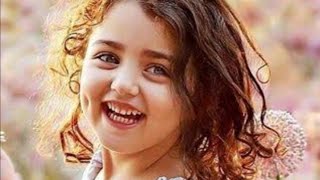 صور الطفلة أناهيتا صاحبة أجمل ابتسامة في العالم