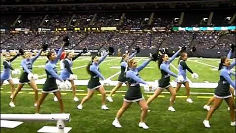 Tulane Cheerleaders Perform the Hullabaloo