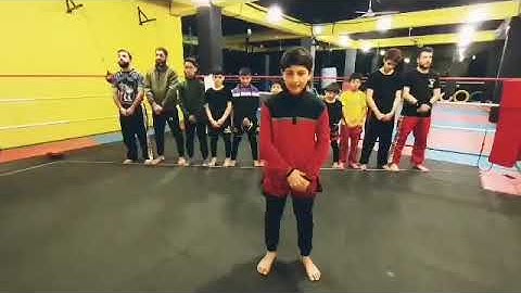 صوت طفل يبكى الحجر من شدة جمال صوته من سورة الفاتحة